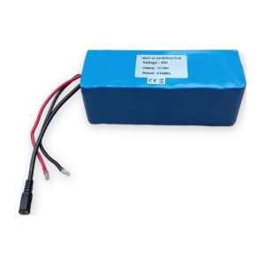 BR-10S3P Li-ion bateriový pack 36V 10,5 Ah 378 Wh — Čelní pohled se štítkem (AKUPAK, reálná fotka vzorku)