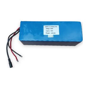 BR-13S4P Li-ion bateriový pack 48V 14 Ah 672 Wh — Pohled s vývody a DC konektorem (AKUPAK, reálná fotka vzorku)