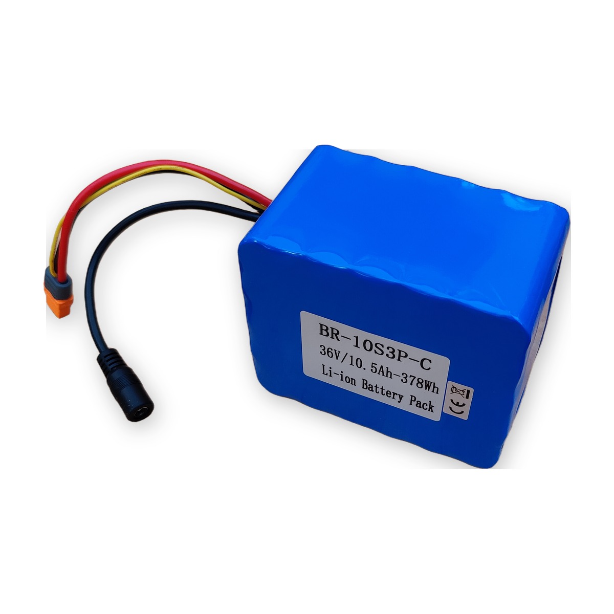 BR-10S3P-C Li-ion bateriový pack 36V 10,5Ah 378Wh, provedení C (Compact) — pohled zešikma se štítkem, vývody XT60I-F a DC konektor (AKUPAK, reálná fotka)