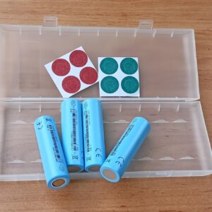 Blistr 4 ks EVE INR18650-35V – krabička s články a izolačními kroužky