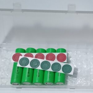 Blistr 5 ks EVE INR18650/25P – krabička s články a izolačními kroužky