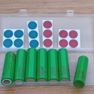 Blistr 7 ks LG INR18650-MJ1 – krabička s články a izolačními kroužky